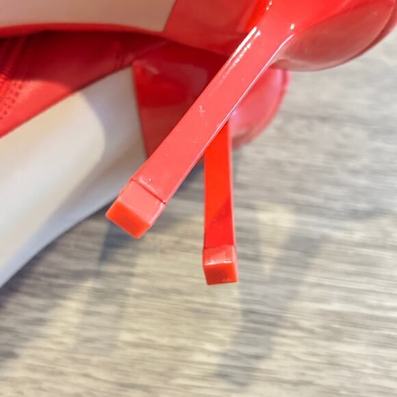 STEVE MADDEN Womens
Red Padded Elysian booties - Picture 6 of 10